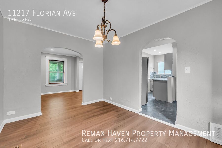 11217 Florian Ave, Cleveland  - Spacious 3 bed 2 bath single family home! property image