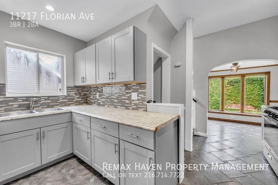 11217 Florian Ave, Cleveland  - Spacious 3 bed 2 bath single family home! property image