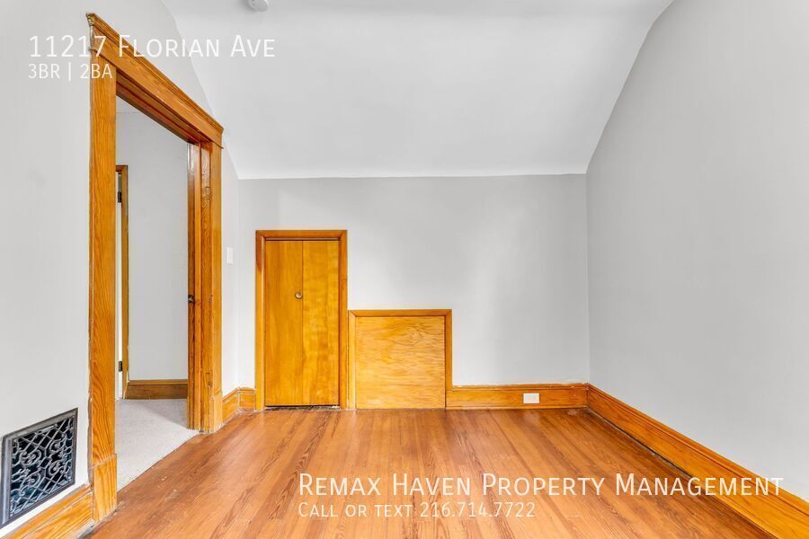 11217 Florian Ave, Cleveland  - Spacious 3 bed 2 bath single family home! property image