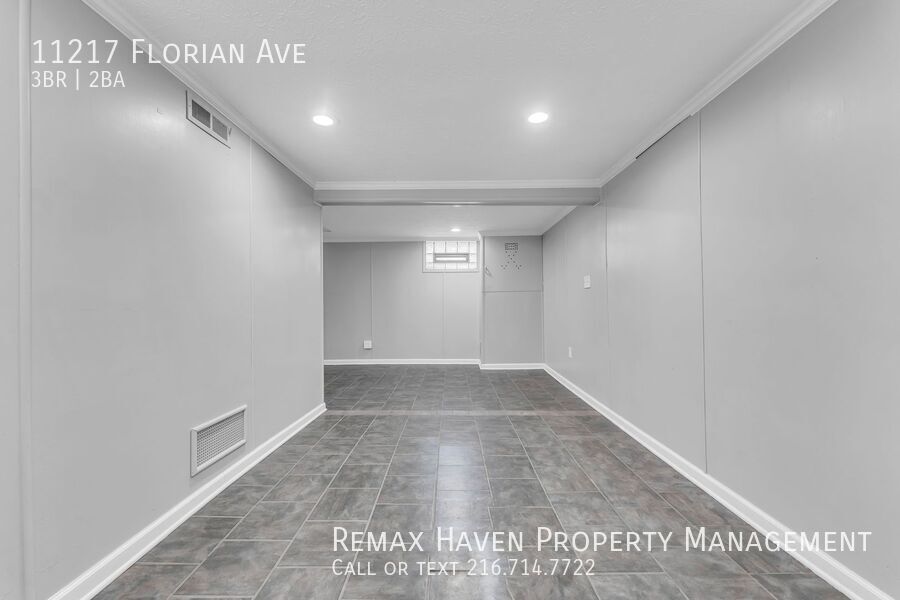 11217 Florian Ave, Cleveland  - Spacious 3 bed 2 bath single family home! property image