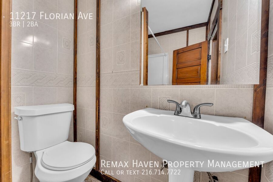 11217 Florian Ave, Cleveland  - Spacious 3 bed 2 bath single family home! property image