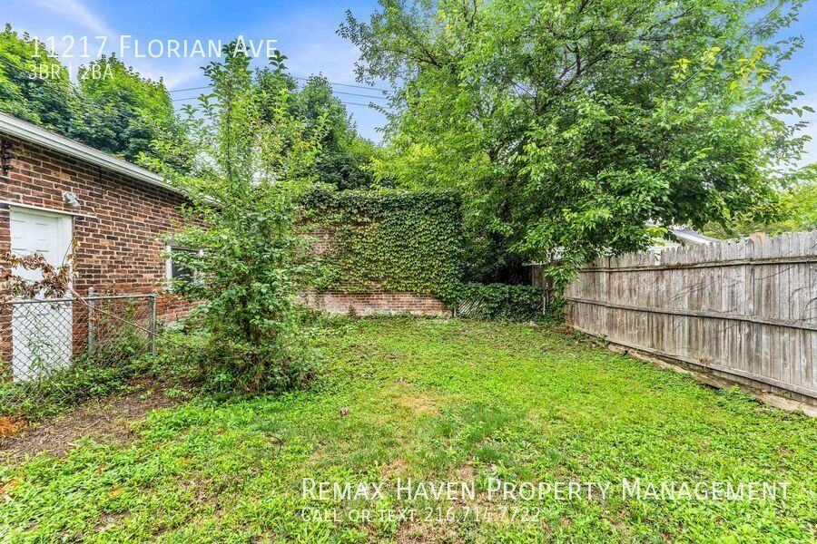 11217 Florian Ave, Cleveland  - Spacious 3 bed 2 bath single family home! property image