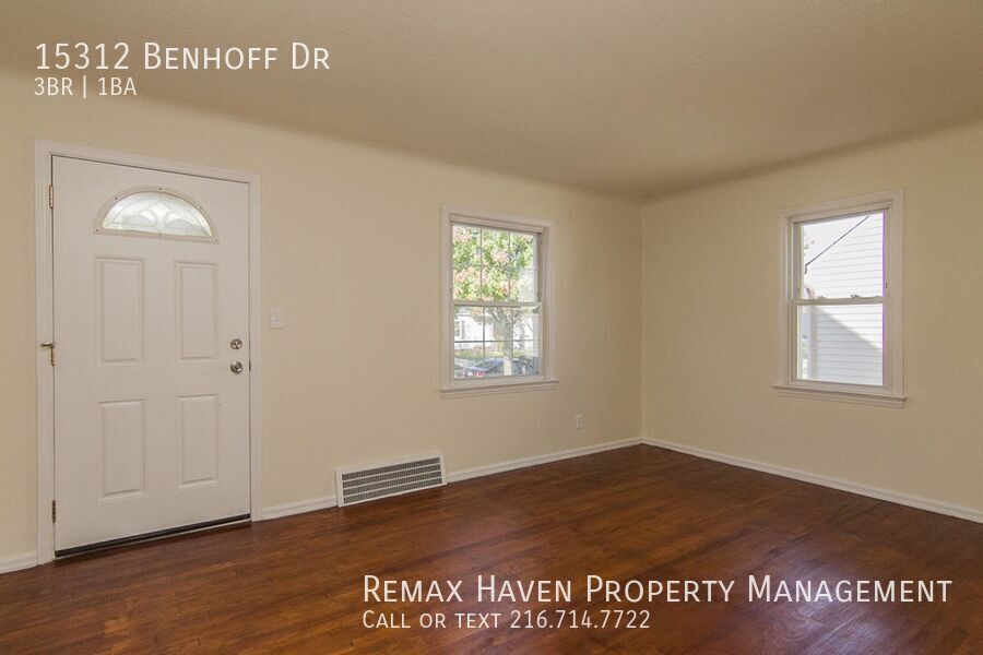 15312 Benhoff Dr, Maple Heights - Spacious 3-bed 1-bath single-family home! property image