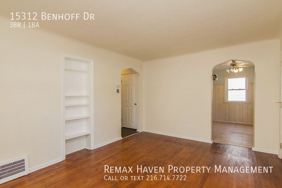 15312 Benhoff Dr, Maple Heights - Spacious 3-bed 1-bath single-family home! property image