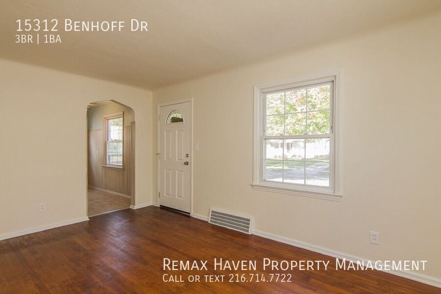 15312 Benhoff Dr, Maple Heights - Spacious 3-bed 1-bath single-family home! property image