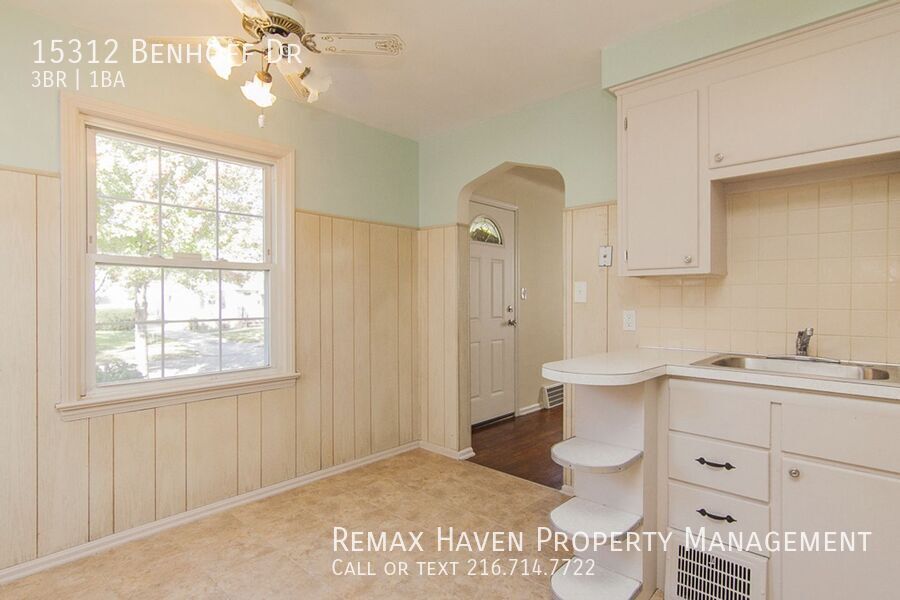 15312 Benhoff Dr, Maple Heights - Spacious 3-bed 1-bath single-family home! property image
