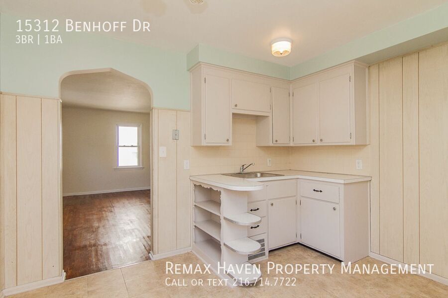 15312 Benhoff Dr, Maple Heights - Spacious 3-bed 1-bath single-family home! property image