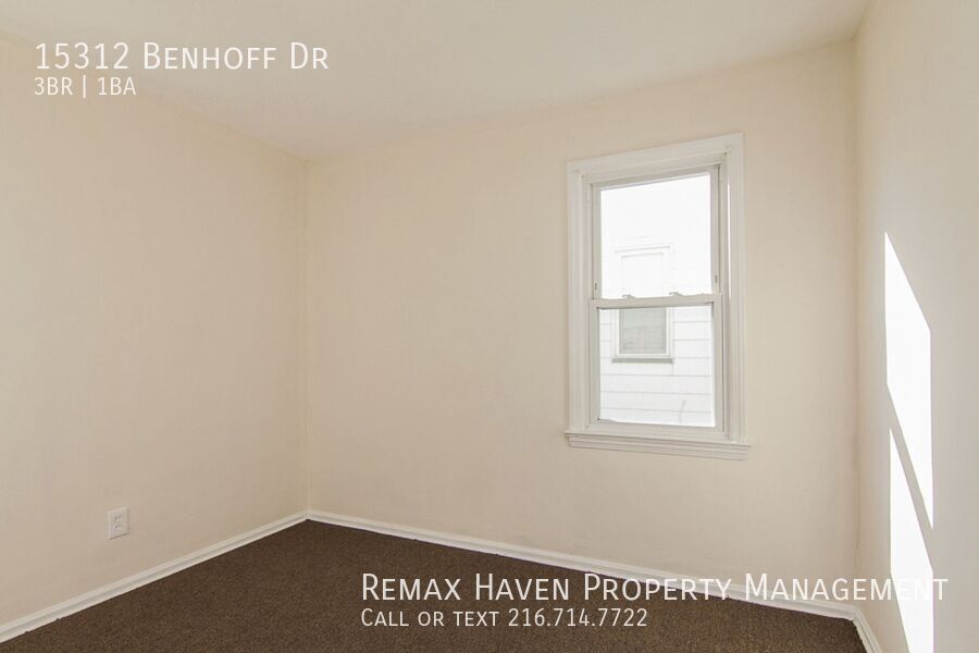 15312 Benhoff Dr, Maple Heights - Spacious 3-bed 1-bath single-family home! property image
