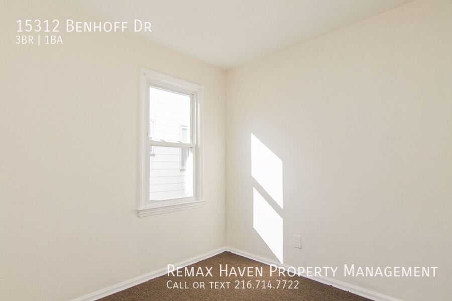 15312 Benhoff Dr, Maple Heights - Spacious 3-bed 1-bath single-family home! property image