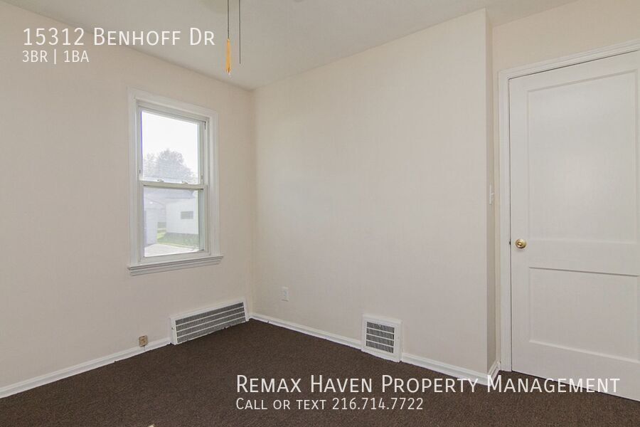 15312 Benhoff Dr, Maple Heights - Spacious 3-bed 1-bath single-family home! property image