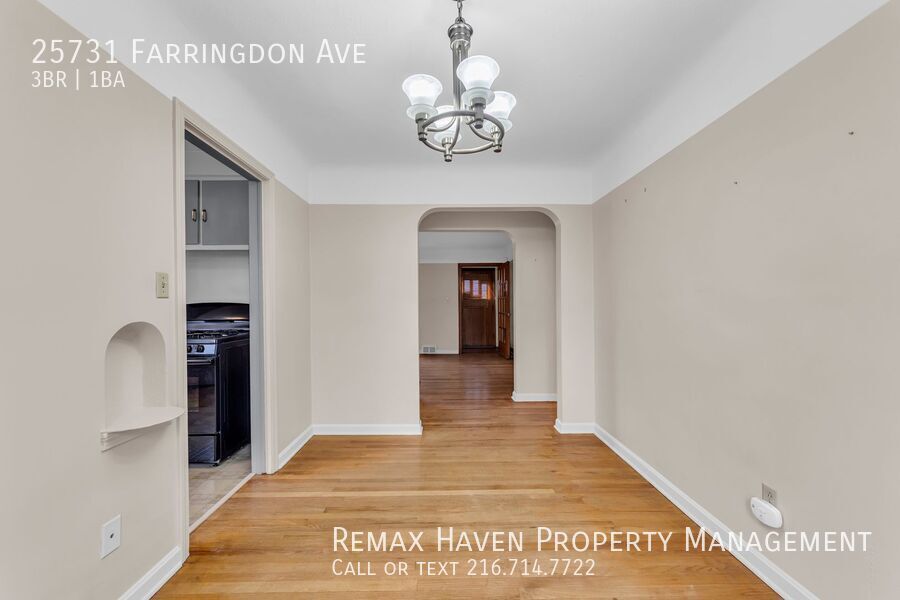 25731 Farringdon Ave, Euclid - Spacious 3-bed 1-bath single-family home! property image