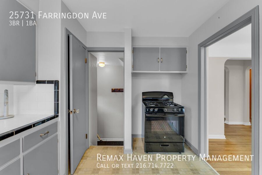 25731 Farringdon Ave, Euclid - Spacious 3-bed 1-bath single-family home! property image