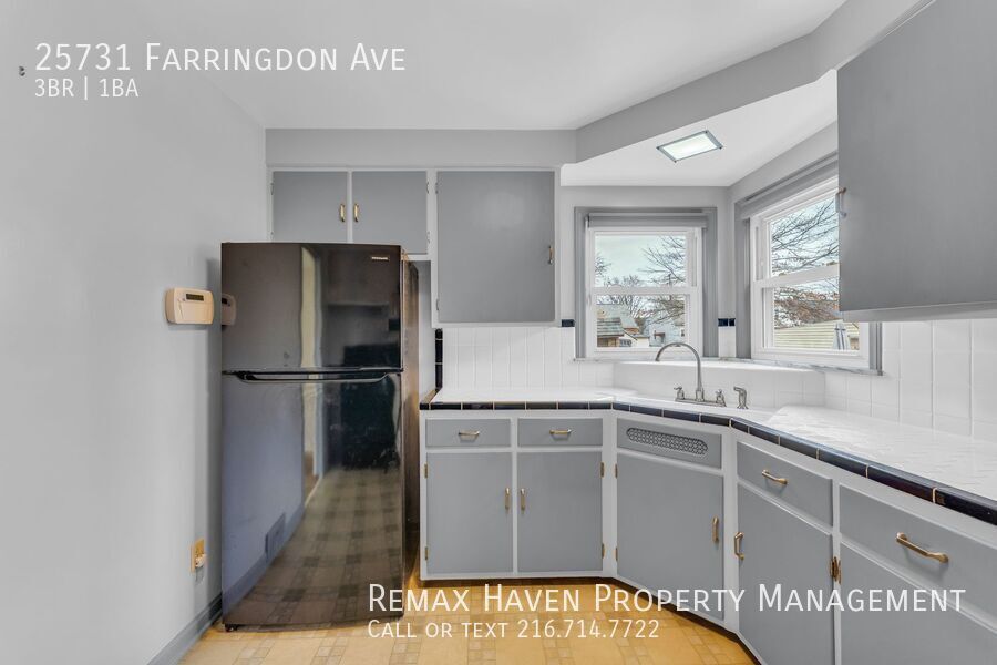 25731 Farringdon Ave, Euclid - Spacious 3-bed 1-bath single-family home! property image