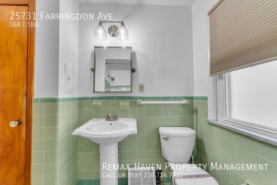 25731 Farringdon Ave, Euclid - Spacious 3-bed 1-bath single-family home! property image