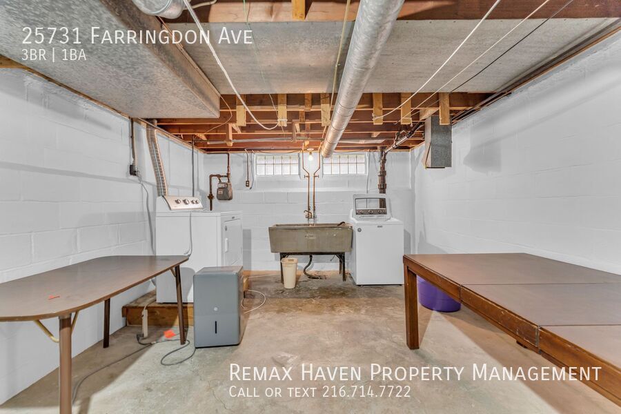 25731 Farringdon Ave, Euclid - Spacious 3-bed 1-bath single-family home! property image