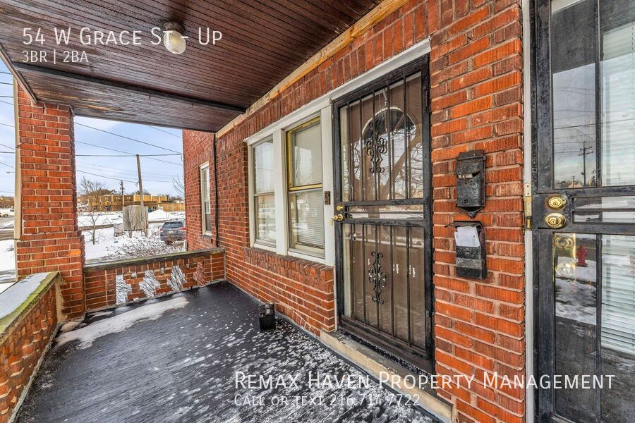 54 W Grace St | UP, Bedford - Spacious 3-bed 2-bath multi-family home! property image