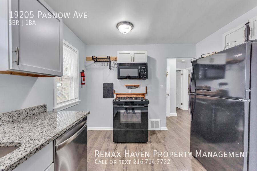 19205 Pasnow Ave, Euclid - Spacious 3-bed 1-bath single-family home! property image