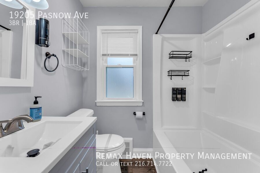 19205 Pasnow Ave, Euclid - Spacious 3-bed 1-bath single-family home! property image