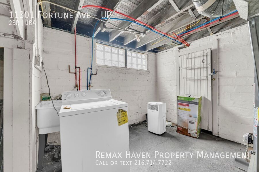 11301 Fortune Ave | UP, Cleveland - Spacious 2-bed 1-bath multi-family home!  property image