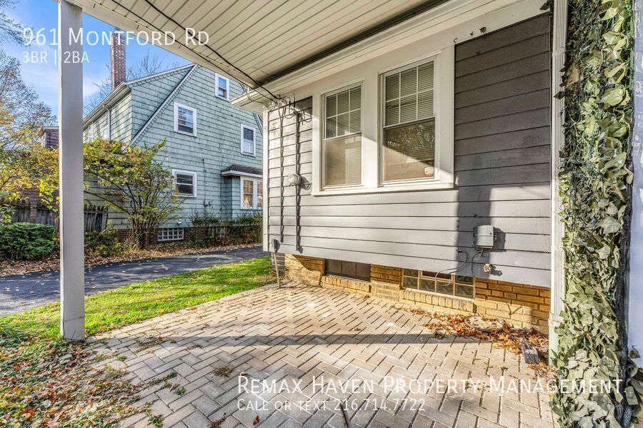 961 Montford Rd, Cleveland Heights - Spacious 3-bed 2-bath single-family home! property image