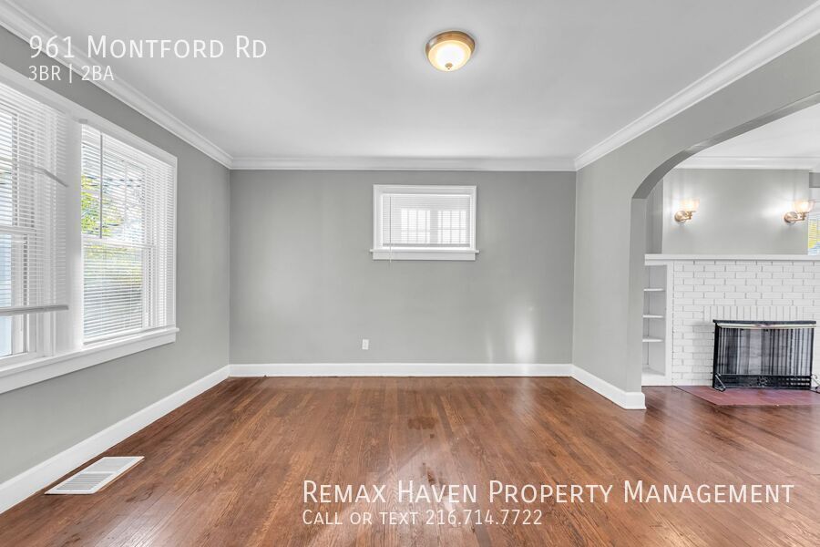 961 Montford Rd, Cleveland Heights - Spacious 3-bed 2-bath single-family home! property image