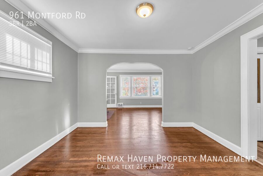 961 Montford Rd, Cleveland Heights - Spacious 3-bed 2-bath single-family home! property image