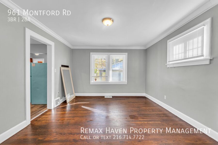 961 Montford Rd, Cleveland Heights - Spacious 3-bed 2-bath single-family home! property image