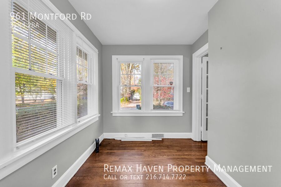 961 Montford Rd, Cleveland Heights - Spacious 3-bed 2-bath single-family home! property image