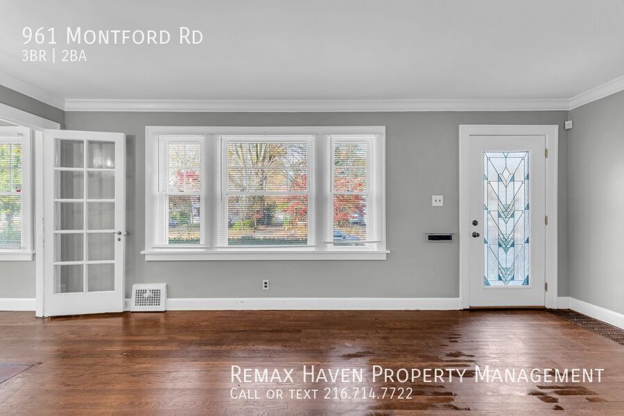 961 Montford Rd, Cleveland Heights - Spacious 3-bed 2-bath single-family home! property image
