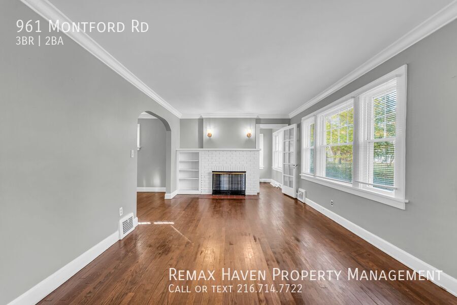 961 Montford Rd, Cleveland Heights - Spacious 3-bed 2-bath single-family home! property image