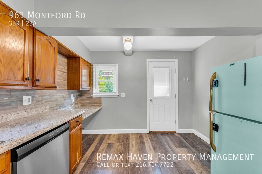 961 Montford Rd, Cleveland Heights - Spacious 3-bed 2-bath single-family home! property image