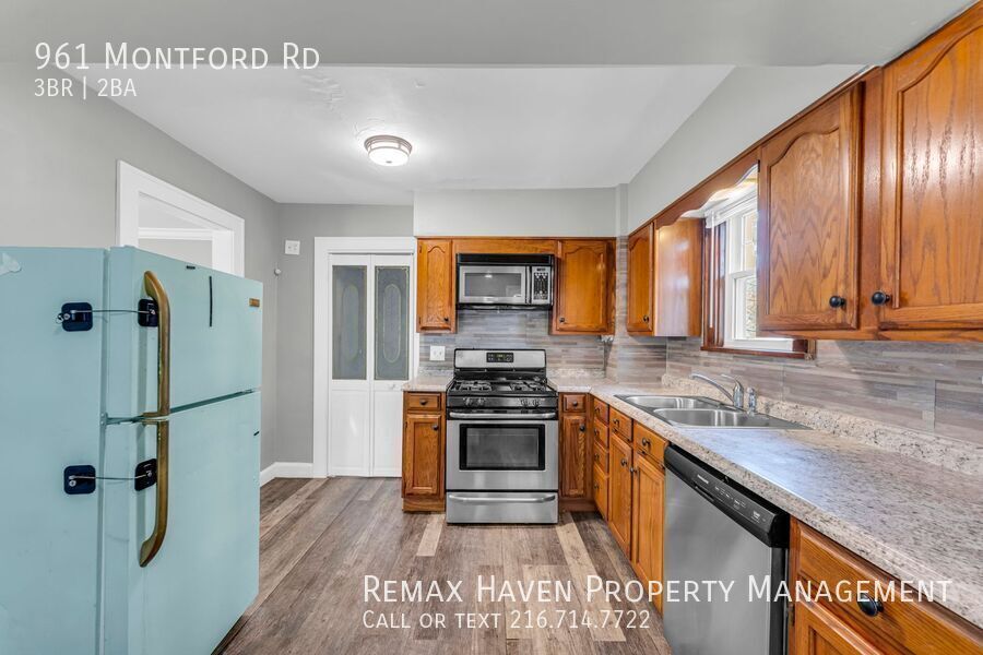 961 Montford Rd, Cleveland Heights - Spacious 3-bed 2-bath single-family home! property image