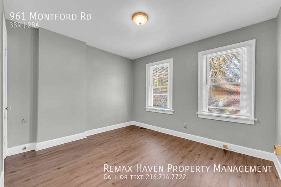 961 Montford Rd, Cleveland Heights - Spacious 3-bed 2-bath single-family home! property image