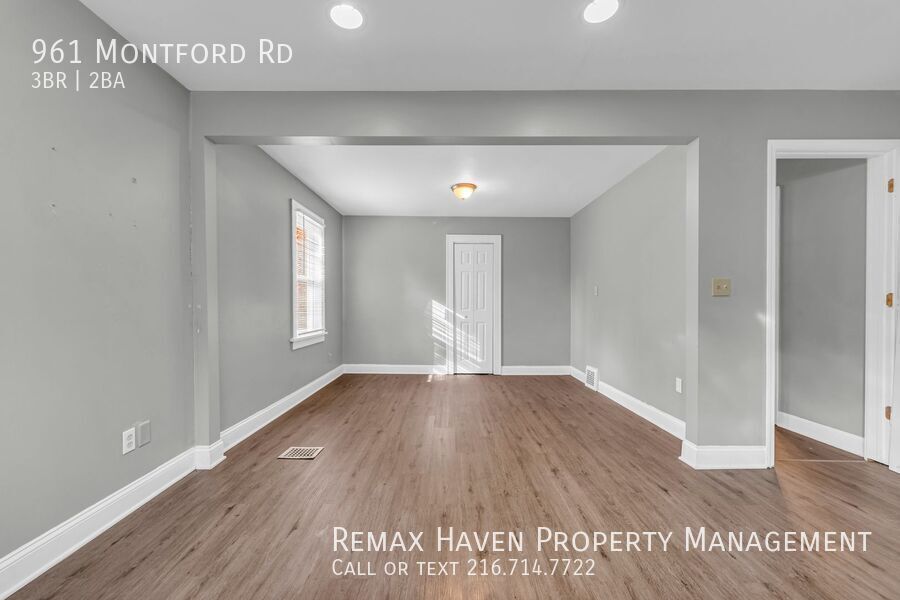 961 Montford Rd, Cleveland Heights - Spacious 3-bed 2-bath single-family home! property image