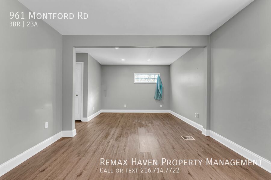 961 Montford Rd, Cleveland Heights - Spacious 3-bed 2-bath single-family home! property image
