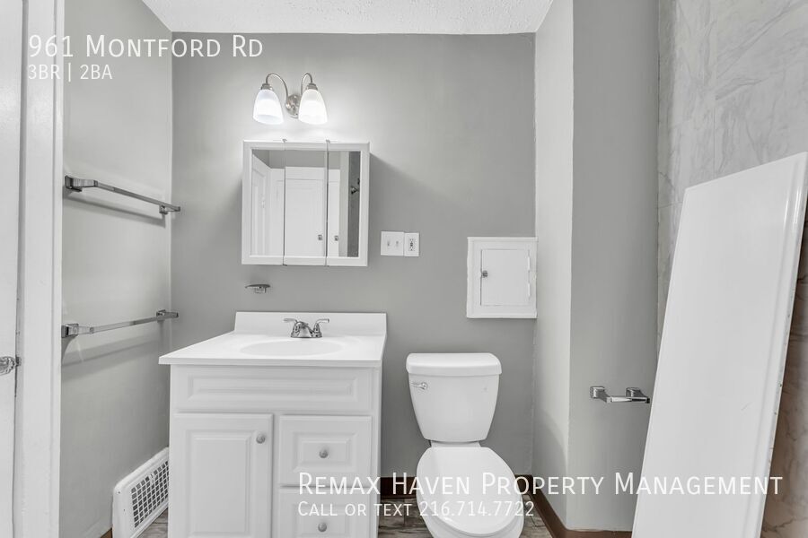 961 Montford Rd, Cleveland Heights - Spacious 3-bed 2-bath single-family home! property image