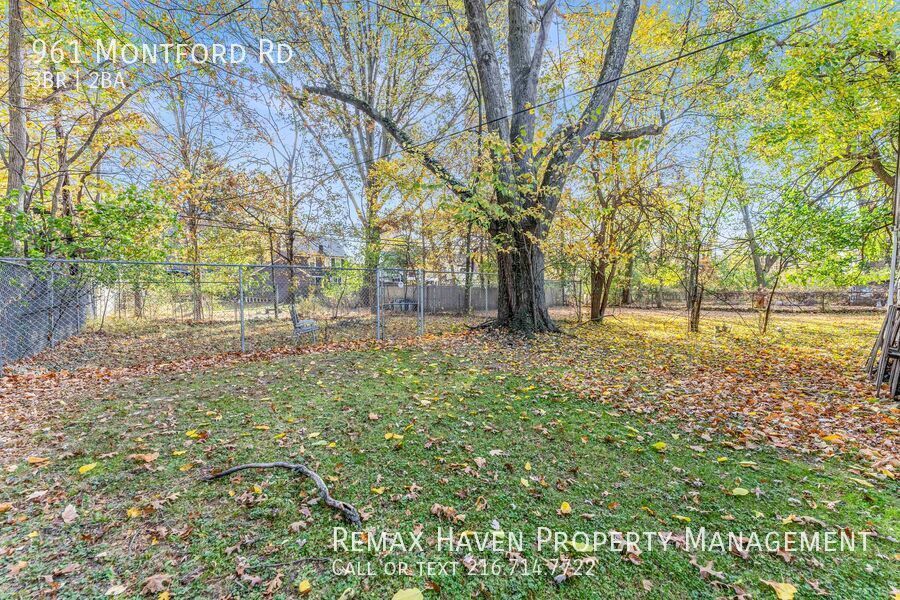961 Montford Rd, Cleveland Heights - Spacious 3-bed 2-bath single-family home! property image