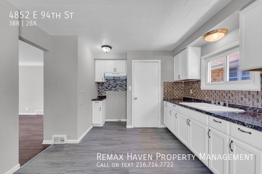 4852 E 94th St, Garfield Heights - Spacious 3-bed 1.5 -bath single-family home! property image