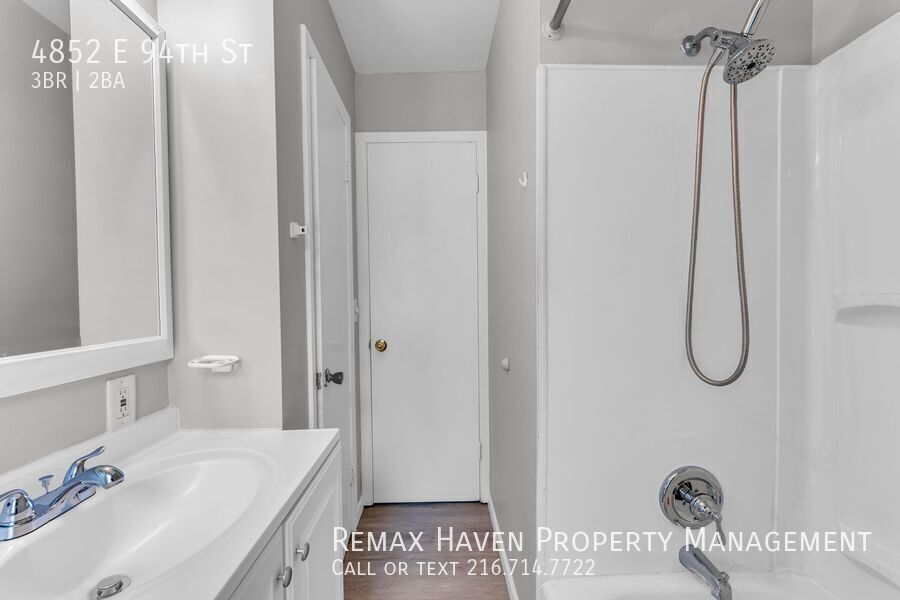 4852 E 94th St, Garfield Heights - Spacious 3-bed 1.5 -bath single-family home! property image