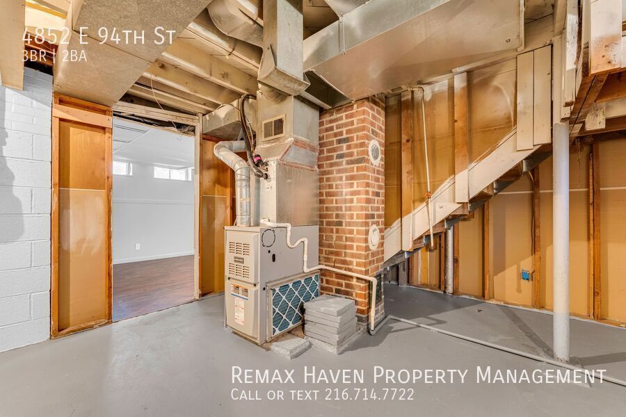 4852 E 94th St, Garfield Heights - Spacious 3-bed 1.5 -bath single-family home! property image