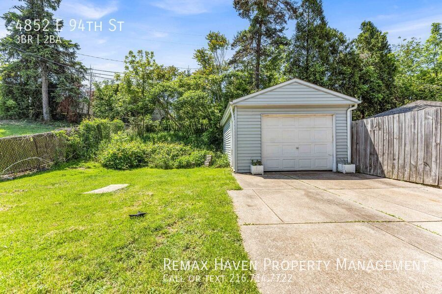 4852 E 94th St, Garfield Heights - Spacious 3-bed 1.5 -bath single-family home! property image