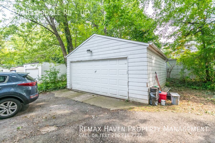 917 Helmsdale Rd | UP, Cleveland Heights - Spacious 3-bed 1-bath multi-family home!  property image