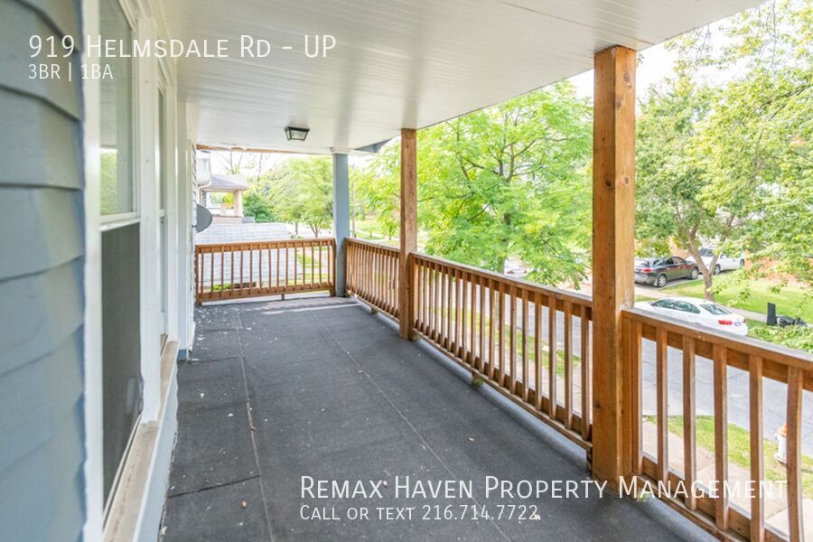 917 Helmsdale Rd | UP, Cleveland Heights - Spacious 3-bed 1-bath multi-family home!  property image
