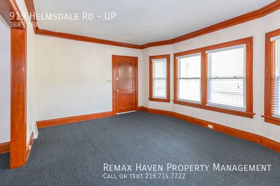 917 Helmsdale Rd | UP, Cleveland Heights - Spacious 3-bed 1-bath multi-family home!  property image