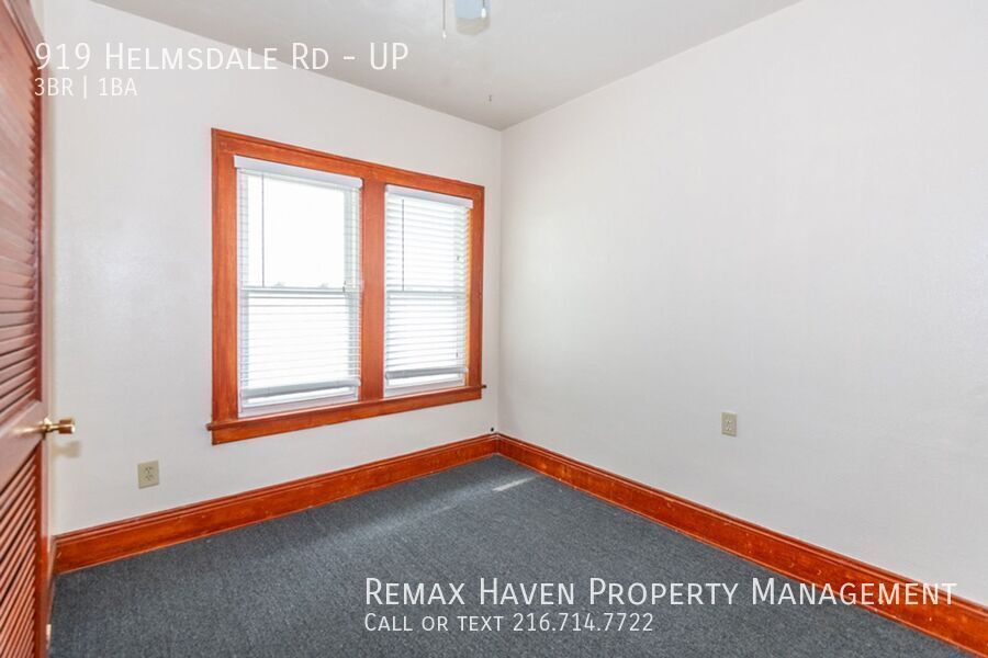 917 Helmsdale Rd | UP, Cleveland Heights - Spacious 3-bed 1-bath multi-family home!  property image