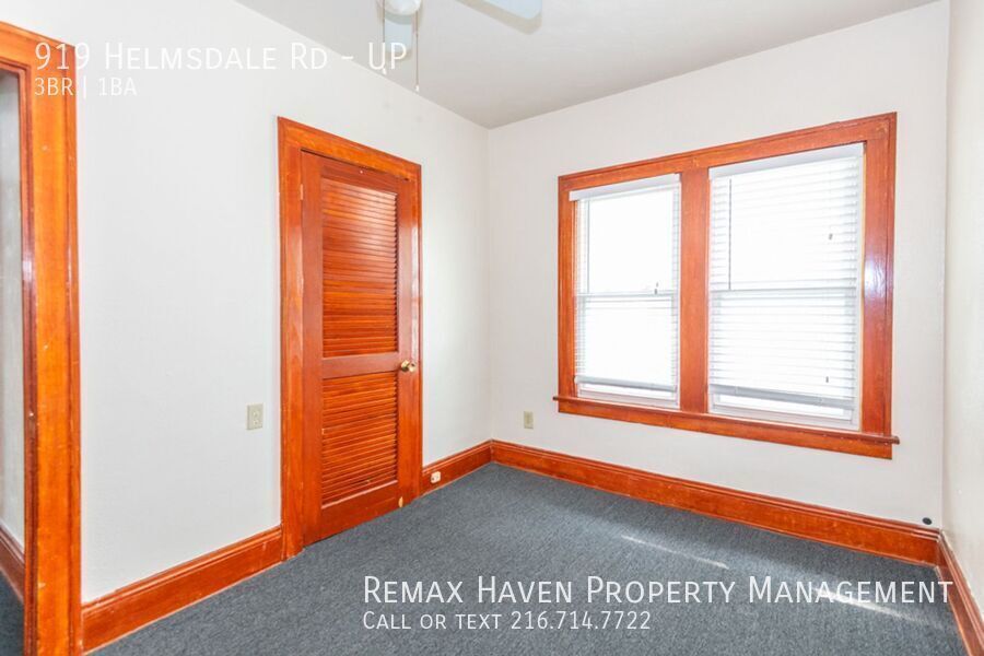917 Helmsdale Rd | UP, Cleveland Heights - Spacious 3-bed 1-bath multi-family home!  property image