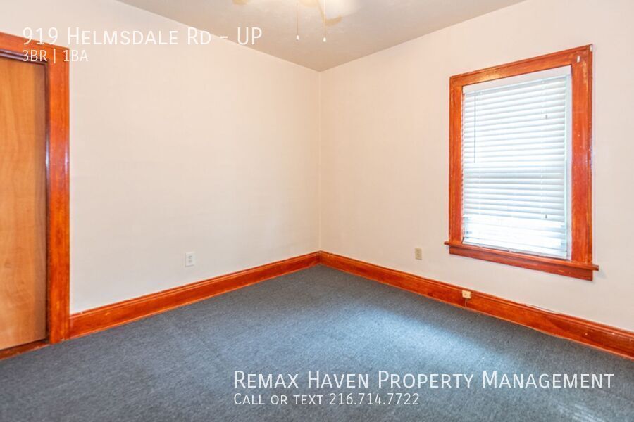 917 Helmsdale Rd | UP, Cleveland Heights - Spacious 3-bed 1-bath multi-family home!  property image
