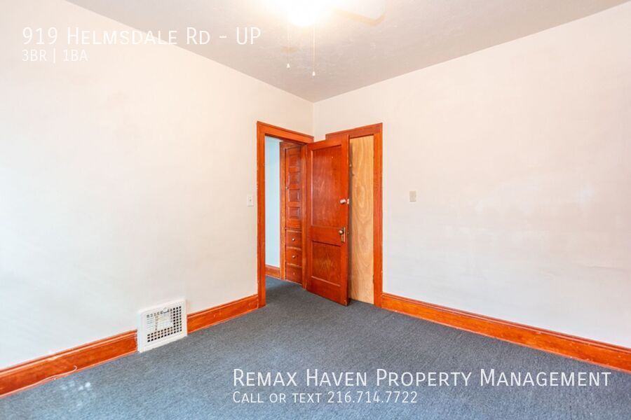 917 Helmsdale Rd | UP, Cleveland Heights - Spacious 3-bed 1-bath multi-family home!  property image