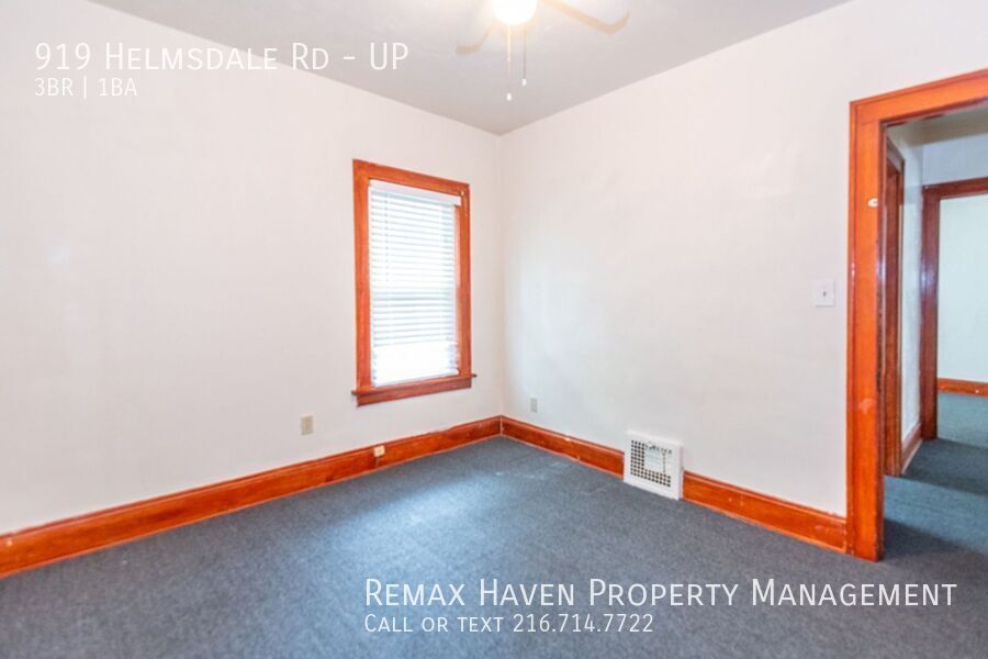917 Helmsdale Rd | UP, Cleveland Heights - Spacious 3-bed 1-bath multi-family home!  property image