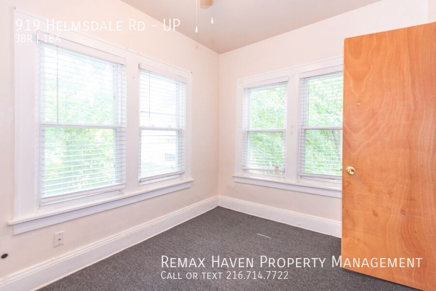 917 Helmsdale Rd | UP, Cleveland Heights - Spacious 3-bed 1-bath multi-family home!  property image